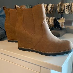 Universal Threads wedge bootie